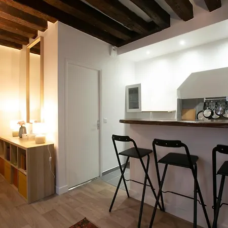 Authentic Apartment In Center Of Parisian Marais Exterior photo