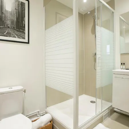 Authentic Apartment In Center Of Parisian Marais Exterior photo