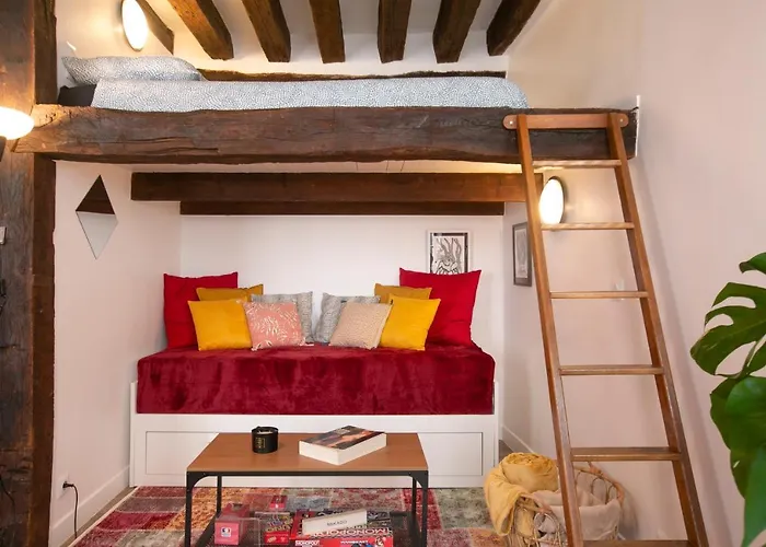 Authentic Apartment In Center Of Parisian Marais